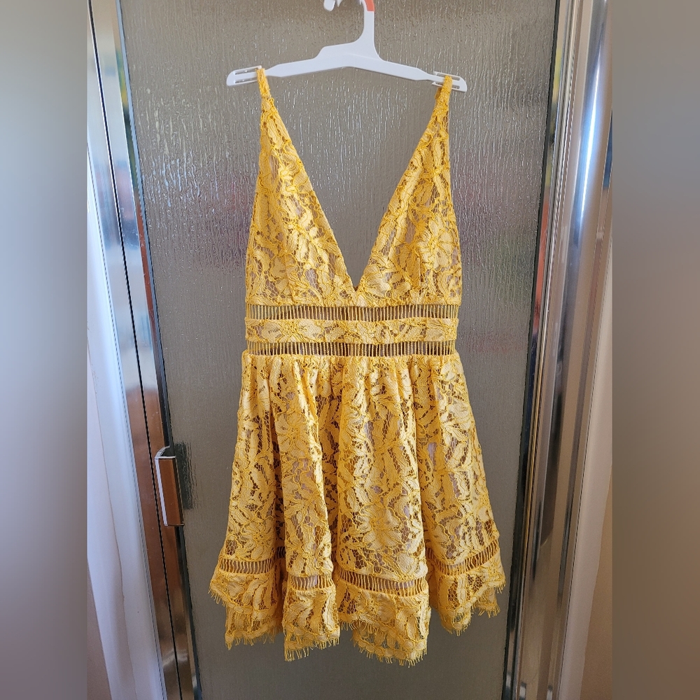 XS Yellow Plunge Lace Sleeveless Lovers + Friends Dress
